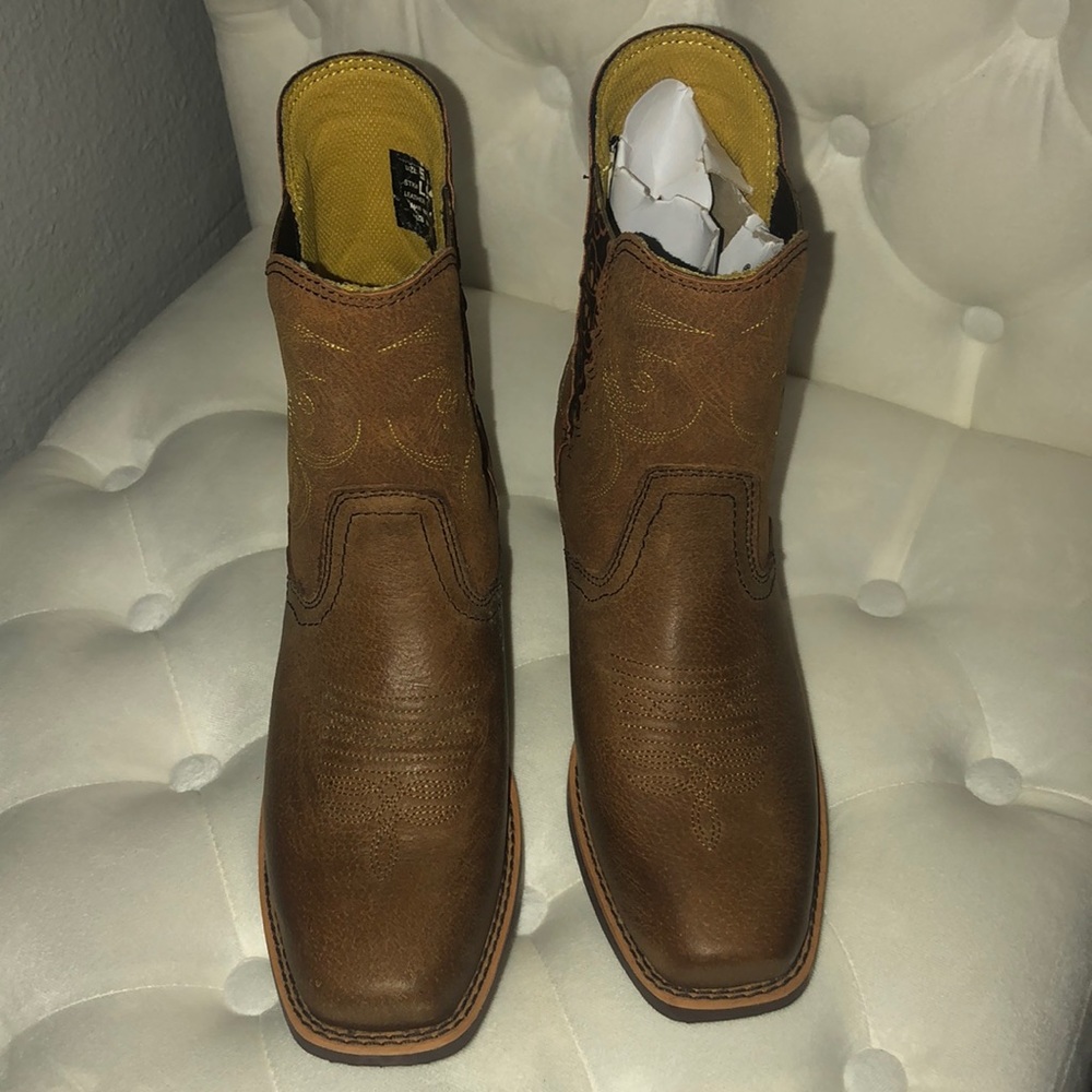 BRAND NEW Justin Boots